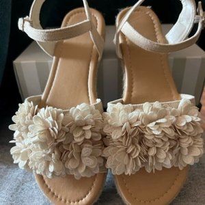 Cute women's sandles! Unknown Origin. Size 8.  NWOB $23